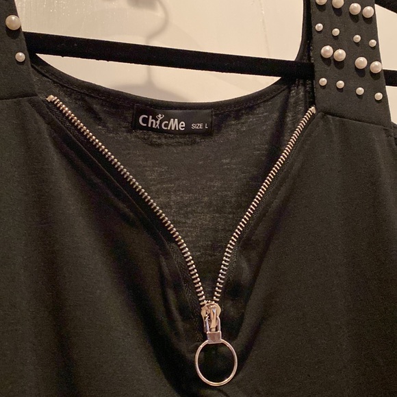 Cold Shoulder Top - Picture 4 of 5